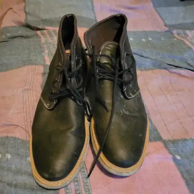 Men's Chukka Shoes Size 11, View more
