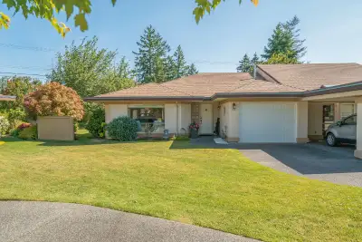 Lovely Chelsea Court 55+ Patio Home! Welcome to this bright, stylish 2 Bed/2 Bath Patio Home at the...