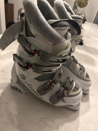 Girls atomic ski boots size 4-5