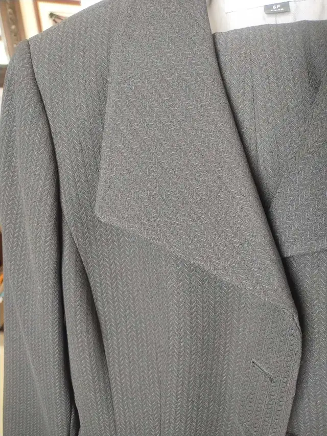 Tahari business suit - fits women's size 8/9 in Women's - Bottoms in Calgary - Image 6