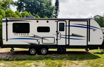 2018 Keystone 240URS Toy Hauler (half-ton towable) Clean and cozy trailer with a king size bed, slee...
