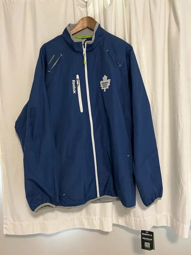 REEBOK - XL - NWT - MENS NHL TORONTO MAPLE LEAFS JACKET / COAT in Men's in Kingston - Image 6
