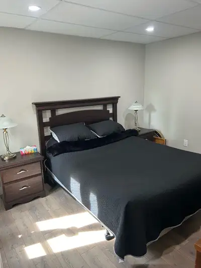 Chambre à louer pour travailleur du lundi au vendredi, salle de bain privé, entrée privé, salon priv...