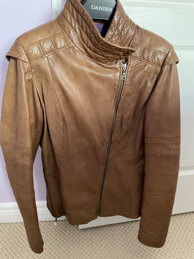 Beautiful Leather Danier Womens jacket  in Women's - Tops & Outerwear in Barrie