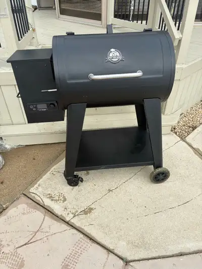 Selling a brand new Pit Boss pellet grill never been used. Still in excellent condition and ready to...