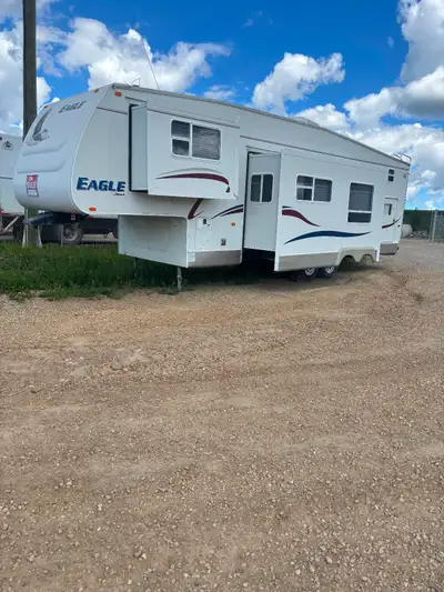 Well-maintained and spacious 2004 Jayco Eagle 32.5’ fifth wheel. Perfect for families, hunting camps...