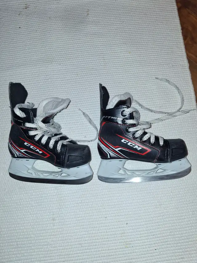 CCM Youth hockey skates size Y12 in Skates & Blades in City of Toronto - Image 2