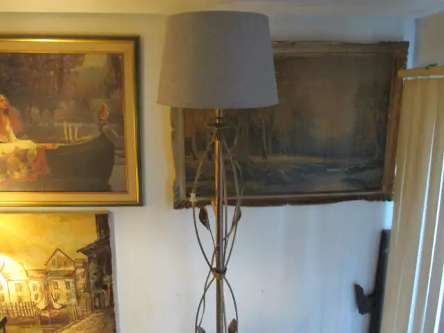 VINTAGE ART DECO STYLE FLOOR LAMP WITH SHADE-BUDDING FLOWERS! in Arts & Collectibles in Laval / North Shore - Image 3