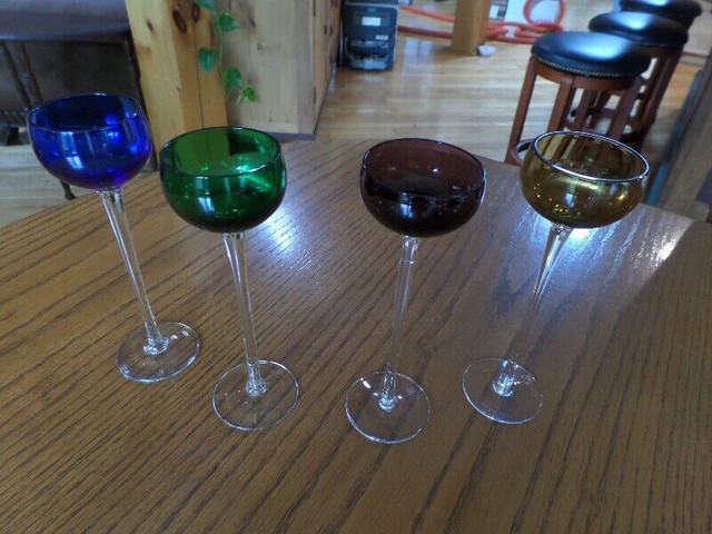 4 mini wine glass tealight holders in Home Décor & Accents in Sarnia - Image 3