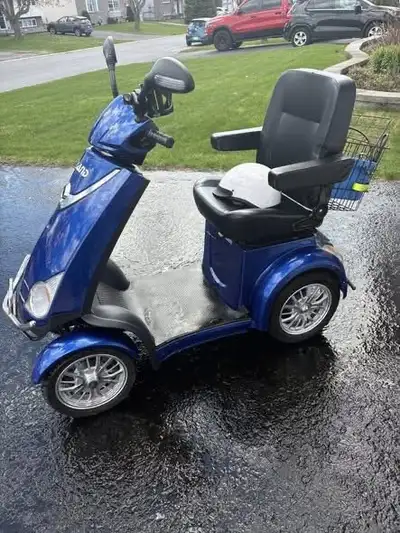 Mobility Sccoter compact purchased from Derand Motorsport in good condition selling as is with acces...