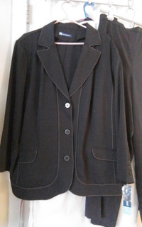 Woman's size 5X Petit Black Tailored Blaizer - Machine Wash