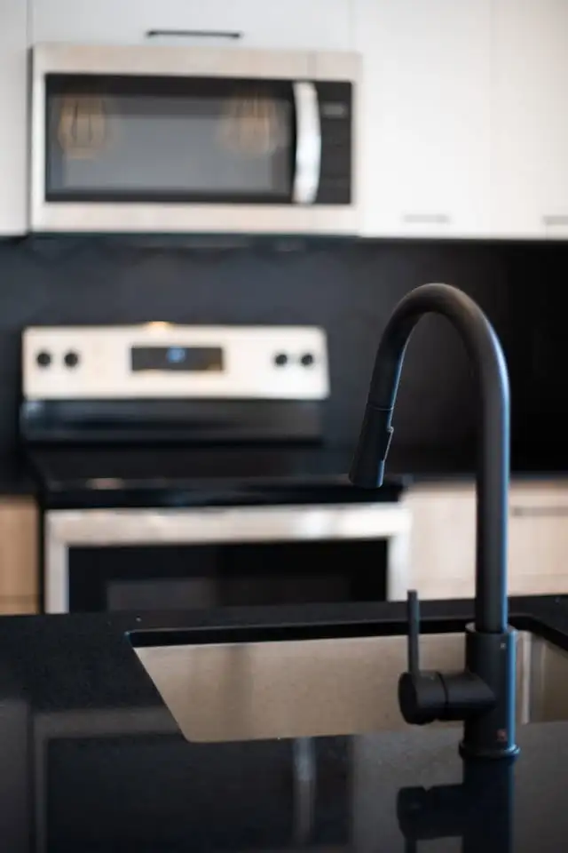 For rent - 3 Beds 1 Bath Apartment in Verdun in Long Term Rentals in City of Montréal - Image 10