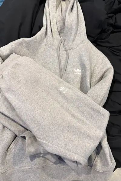 Ensemble adidas, View more