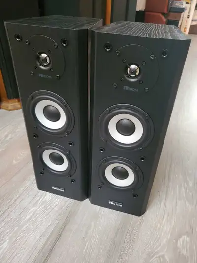 Made in Canada. Near consecutive serial numbers. Very good cosmetic shape. Fully working and sound i...