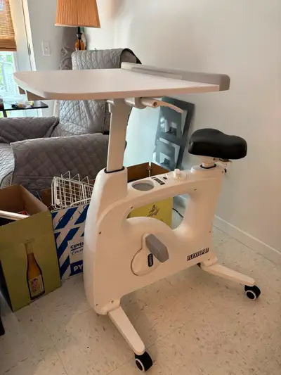 Bureau à domicile tout en un, vélo stationnaire par beau ou mauvais temps Vous pouvez consulter le s...
