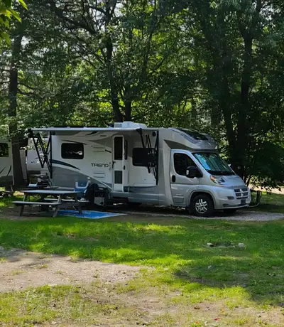 Ulysse, notre VR est bâti sur un Dodge Ram Promaster 3500. Moteur Pentastar V6 à essence 3,6l. Très...