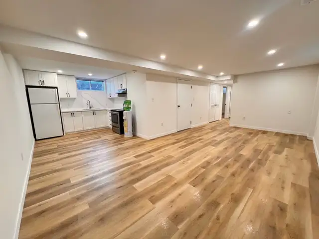 Bright Fully Renovated Lower Level 2Beds 1Bath 3Parkings in Long Term Rentals in Barrie - Image 4
