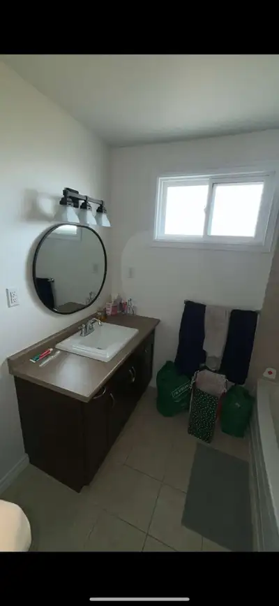 Modern 3-Bedroom Apartment for Rent – Hamilton Mountain Enjoy quiet, comfortable living in this brig...