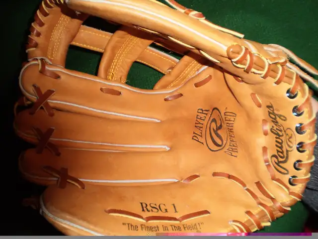 Rawlings RSG1 13.5 inch RH Baseball Glove in Baseball & Softball in City of Toronto - Image 4