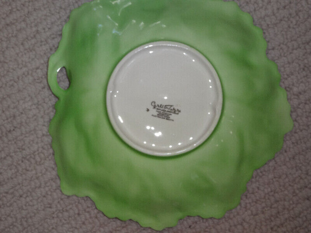 Carlton WAre dish,likeleaf+stem,6.9inch England,handptd.  60s in Arts & Collectibles in Kelowna - Image 3