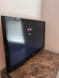 40” LG TV