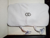 Bathtub pillow white 13" x 7" brand new/oreiller pour bain neuf