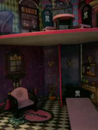 Monster high dollhouse
