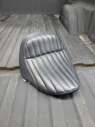 2019 Street bob seat with very minimal use