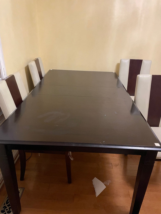 Dining table with an extendable leaf and 4 leather chairs  in Dining Tables & Sets in Oshawa / Durham Region - Image 3