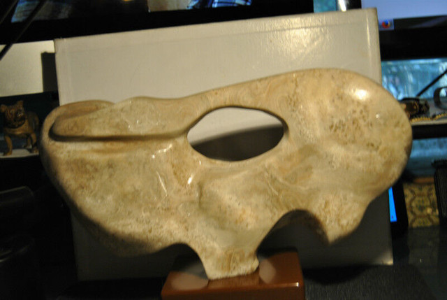 Beautiful Form Art Hand Carved Stone Swan in Arts & Collectibles in Vancouver - Image 2