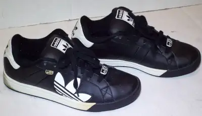 Adidas Men Shoes Black/White Size 9 in Very Good Condition, View more