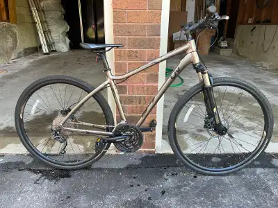 Like new Liv Rove 1 Disc Women’s Hybrid Bike (Medium), View more