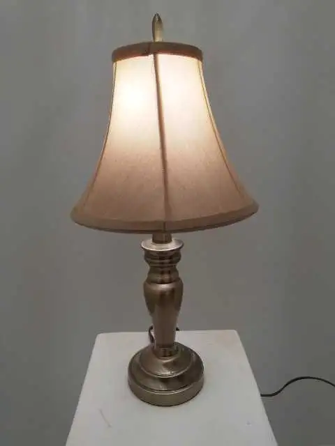 Vintage Desk Lamp  Metal base Quality Lamp special buy in Arts & Collectibles in Mississauga / Peel Region - Image 2