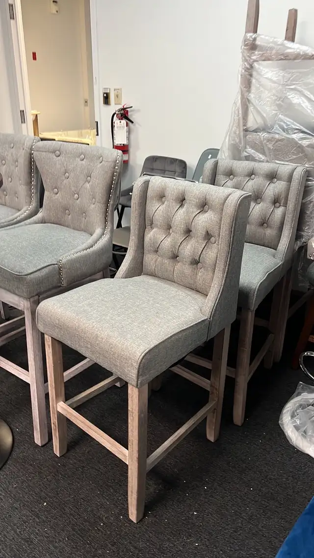 lots of bar stools in Chairs & Recliners in Markham / York Region - Image 9