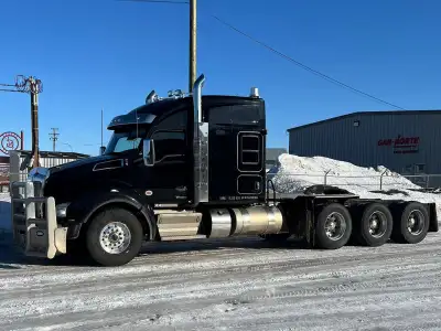 2023 Kenworth T880 tri-drive for sale, 6792 hrs and 233600 kms. Excellent condition 565hp cummins X1...