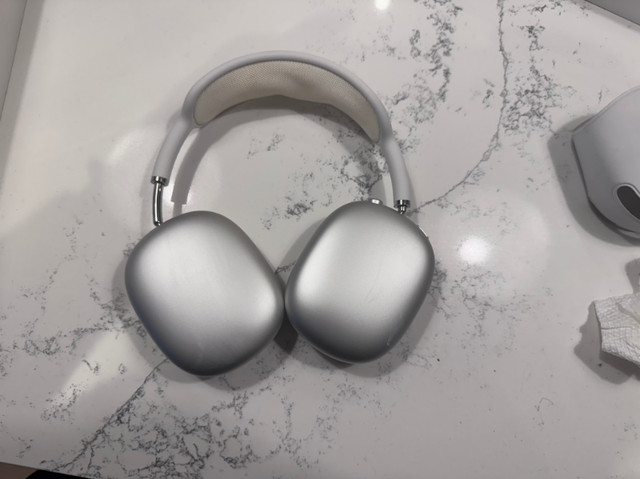 Apple AirPods Max (White) – Hardly Used, Box Included! in General Electronics in Cambridge