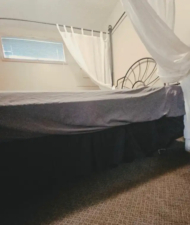 Black Iron Canopy Bed Frame570611577064663042