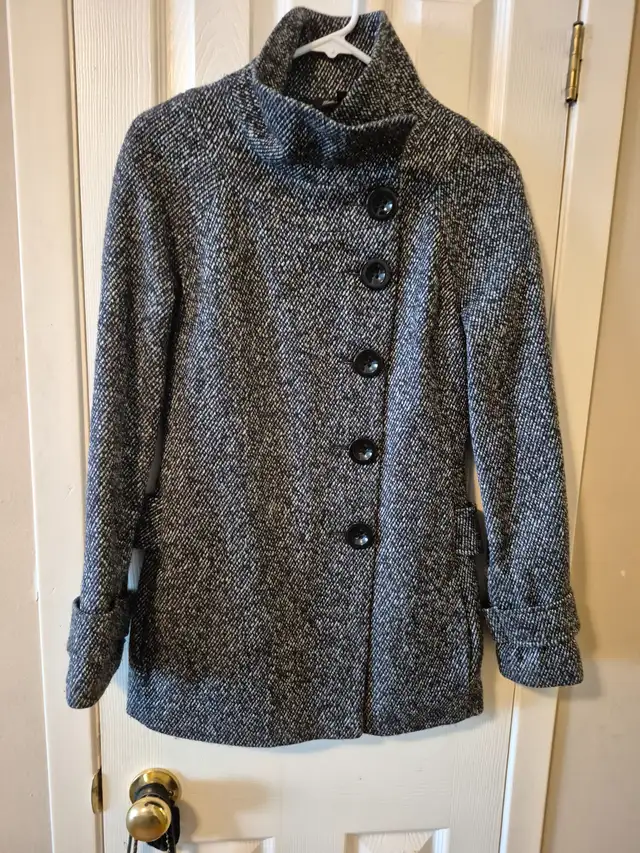 Cute winter jacket in Women's - Tops & Outerwear in Mississauga / Peel Region - Image 2