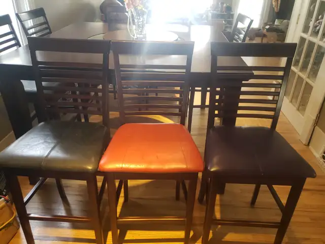 Bar Height Dining Table with 8 stools in Dining Tables & Sets in Calgary - Image 5