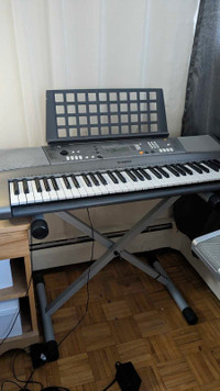 Yamaha keyboard with stand and pedal