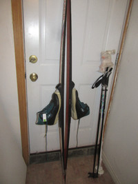 Cross-country wax skis 205 cm complete set - Fairview Mall area