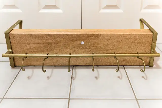 Wall Mounted Metal Coat Racks and Wooden Shelf in Home Décor & Accents in Markham / York Region - Image 6