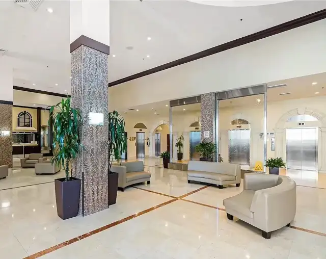 Miami Sunny-Isles oceanfront hotel condo studio on beach in Florida in Canada - Image 3