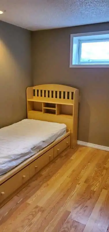 Room for rent in Whitehorn / Falconridge in the NE Calgary area. Rent includes wifi, washer, dryer,...