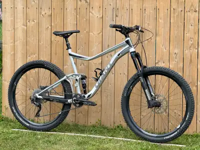 Giant Stance 1 XL frame with Carbon Rims, View more