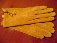 Ladies Gloves / Scarf Sets / Unisex Wallet -- $15.00 Each -- NEW