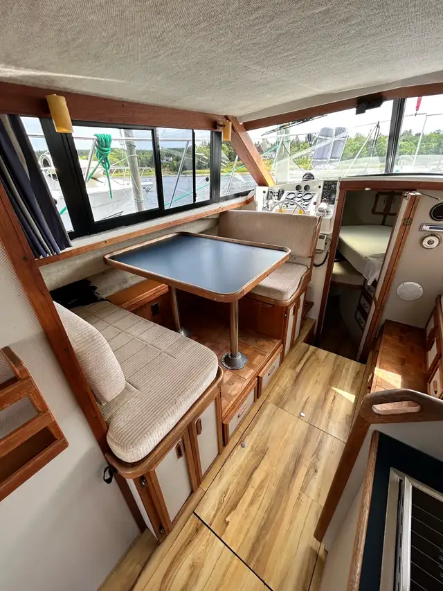 1986 Carver Voyager 2827 in Powerboats & Motorboats in Saint John - Image 4