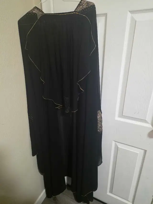  Black Abaya537090587918356481