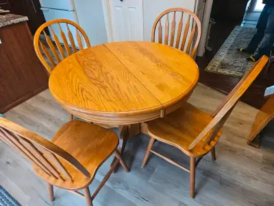 kichen table with four chairs and leaf in west end can deliver it
