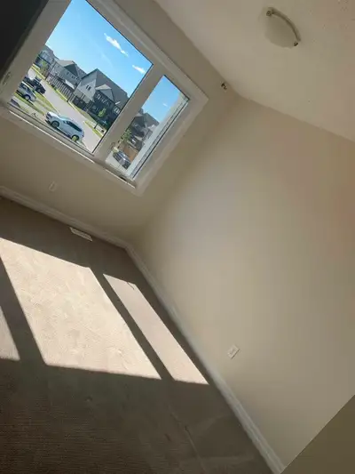 SHARING ROOM